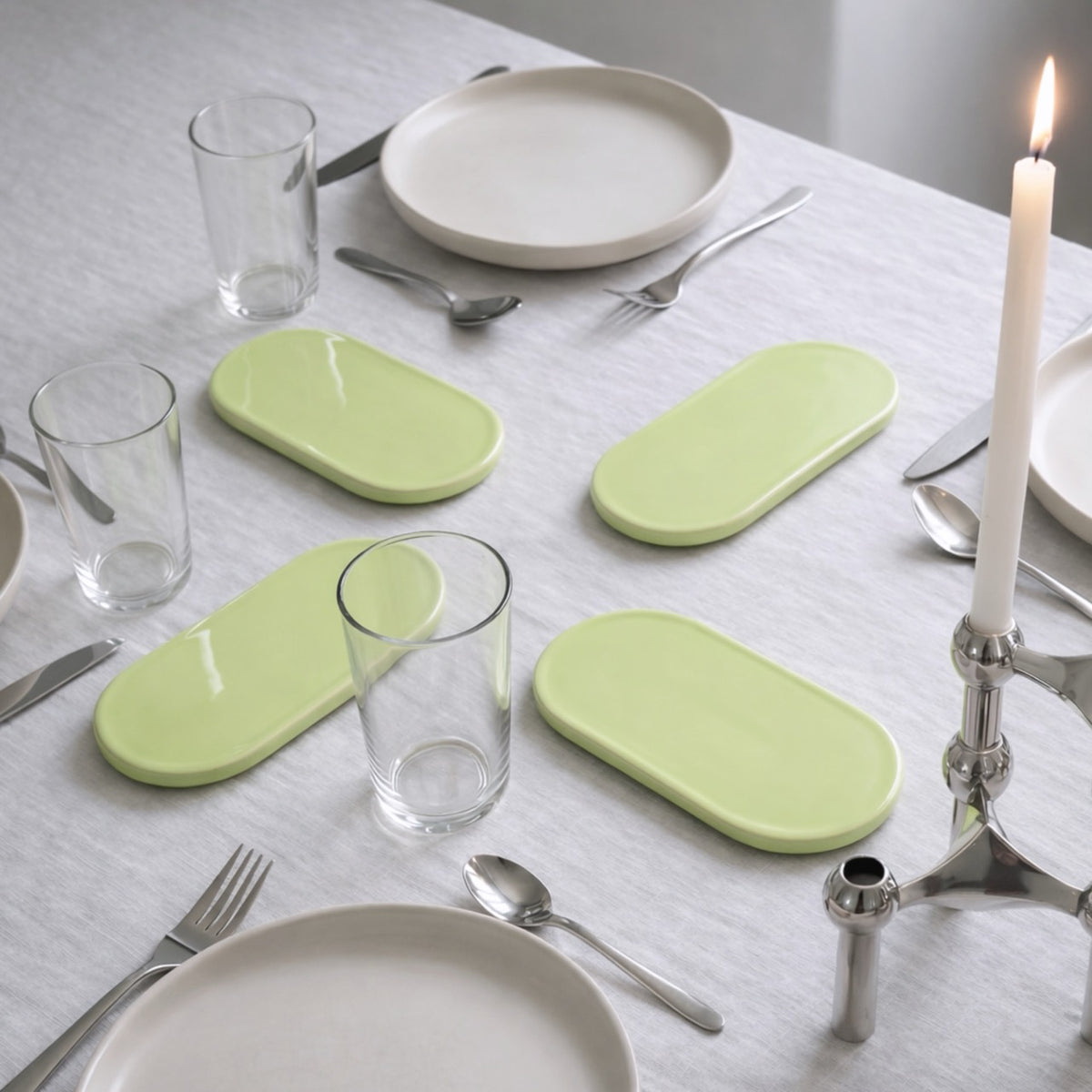 Auf dem Tisch und darüber hinaus: Funktionale Farbakzente